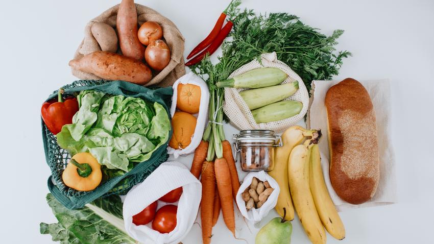 GettyImages-bevásárlás, zöldségek, gyümölcsök, egészséges ételek, egészséges életmód