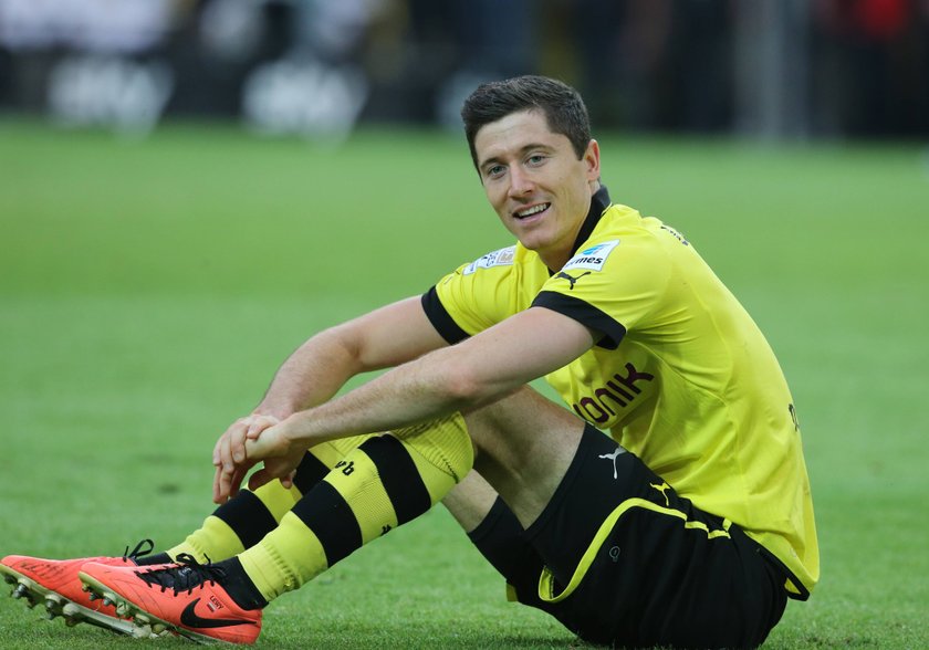 Co może kupić Robert Lewandowski za miesięczną pensję?