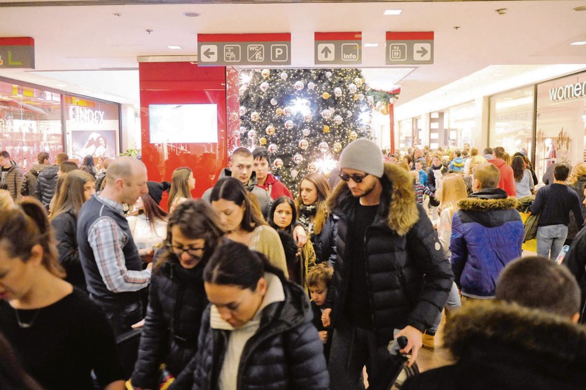 Više od 60.000 ljudi dnevno u tržnim centrima