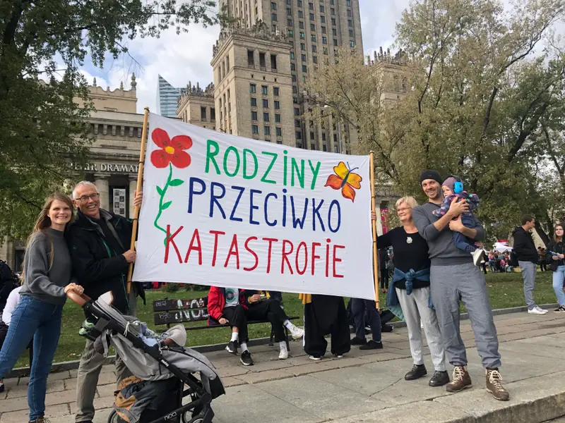 Wielopokoleniowa rodzina protestujących