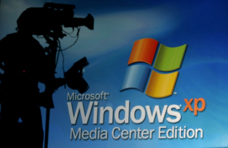 <b>Stabilność</b>
<br><br>
Użytkownicy Windowsa 98 doskonale pamiętają słynny „niebieski ekran śmierci”, który pojawiał się w najmniej oczekiwanych momentach (np. podczas tworzenia ważnego dokumentu). Windows XP praktycznie wyeliminował ten problem. Oczywiście popularny „X-pek” również miewał gorsze momenty, ale zasadniczo do dziś jest jednym z najbardziej stabilnych OS-ów w historii Microsoftu.