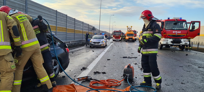 Tragiczny wypadek na A1 pod Toruniem. Jedna osoba nie żyje