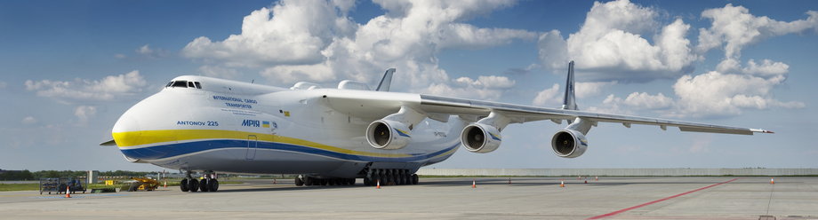 Antonow An-225 Mrija w malowaniu ukraińskich linii lotniczych Antonov Airlines, specjalizujących się w przewozach cargo. Korzystają one też z mniejszego An-124 Rusłan. 