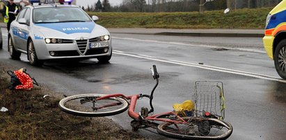 Samochód staranował wiekową rowerzystkę