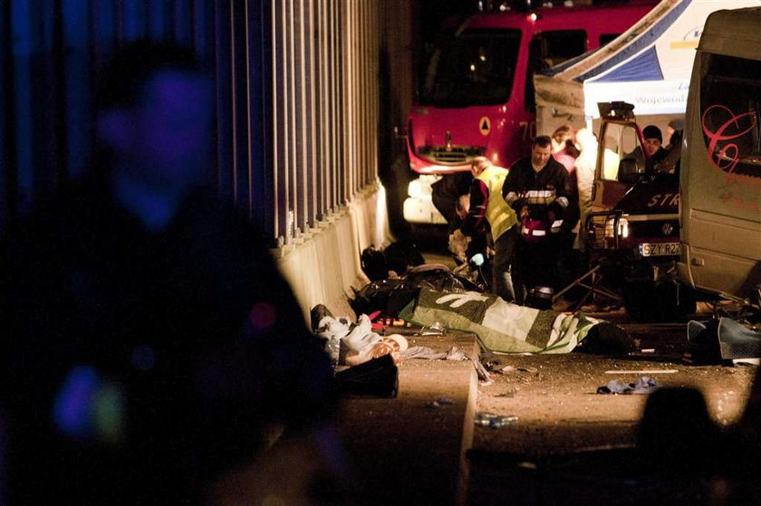 Wypadek busa. Śmierć w wypadku busa pod Przybędzą. 8 osób zginęło w wypadku busa pod Żywcem