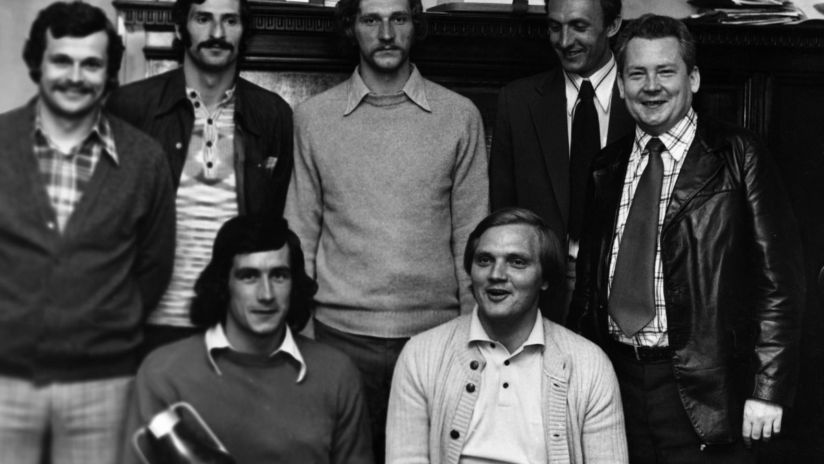 Przed 36 laty Hubert Wagner, ówczesny selekcjoner siatkarskiej reprezentacji Polski, w studiu Telewizji Polskiej zapowiedział, że jego drużyna jedzie na igrzyska olimpijskie w Montrealu po złoty medal. To była wspaniała reprezentacja, która wykonała plan "Kata", jak nazywano Wagnera. Od 1976 roku minęło sporo czasu i wszyscy już stęskniliśmy się za siatkarskim złotem. Mamy teraz pokolenie chyba jeszcze zdolniejsze niż 26 lat temu. Tyle, że przed igrzyskami w Londynie, nikt nie chce składać tak śmiałych deklaracji.