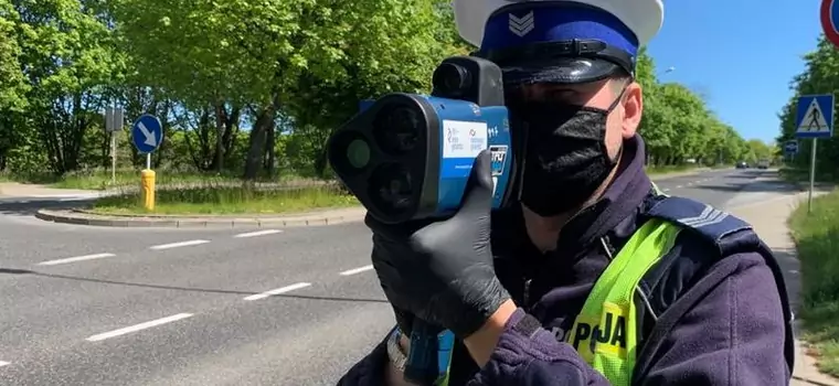 Pędzili ponad 100 km na godz. w terenie zabudowanym. Słono za to zapłacą