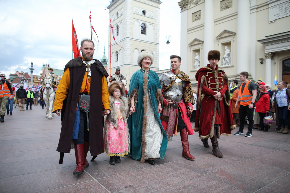 Ulicami Warszawy przeszedł w niedzielę Narodowy Marsz Życia