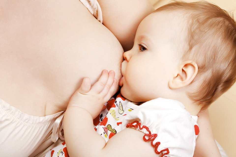 Pomaga matkom, które karmią piersią