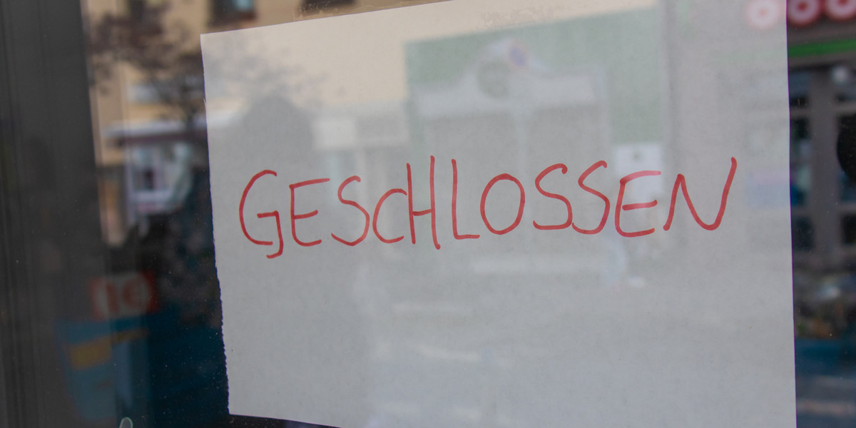 "Geschlossen", czyli "zamknięte". Taki napis można zawiesić w Niemczech na coraz większej liczbie firm z ponad stuletnią tradycją