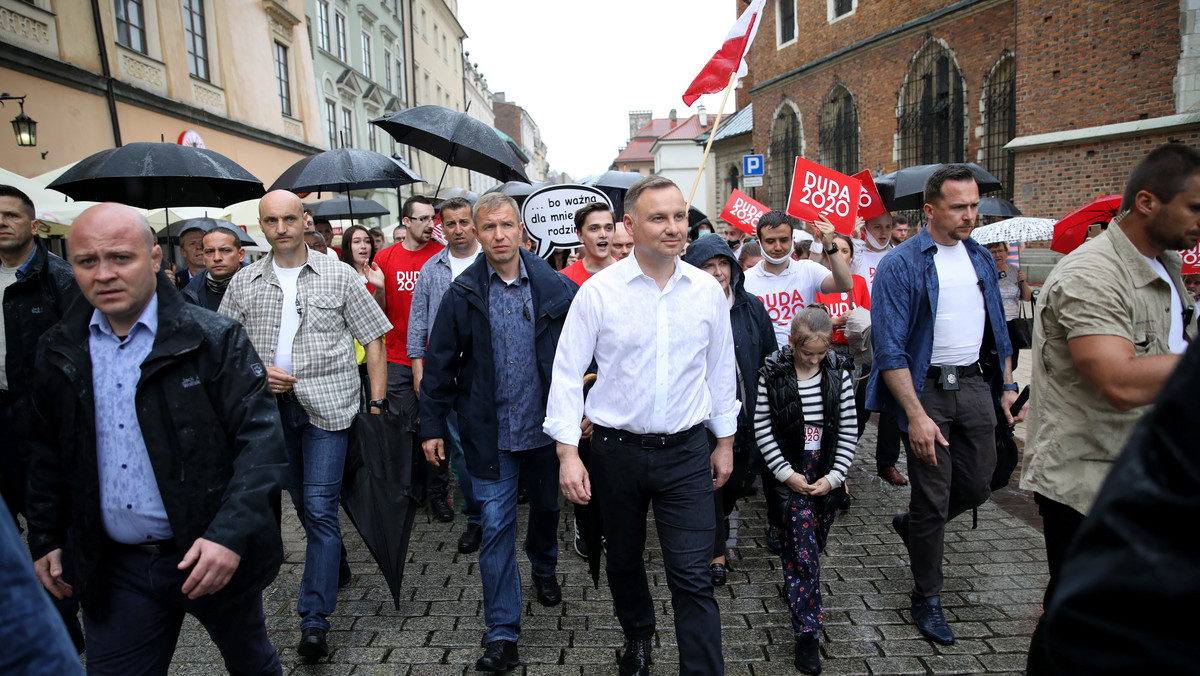 Wybory prezydenckie. Andrzej Duda porównał rząd PO-PSL do koronawirusa. Dr Sokała: niezręczne i niepotrzebne