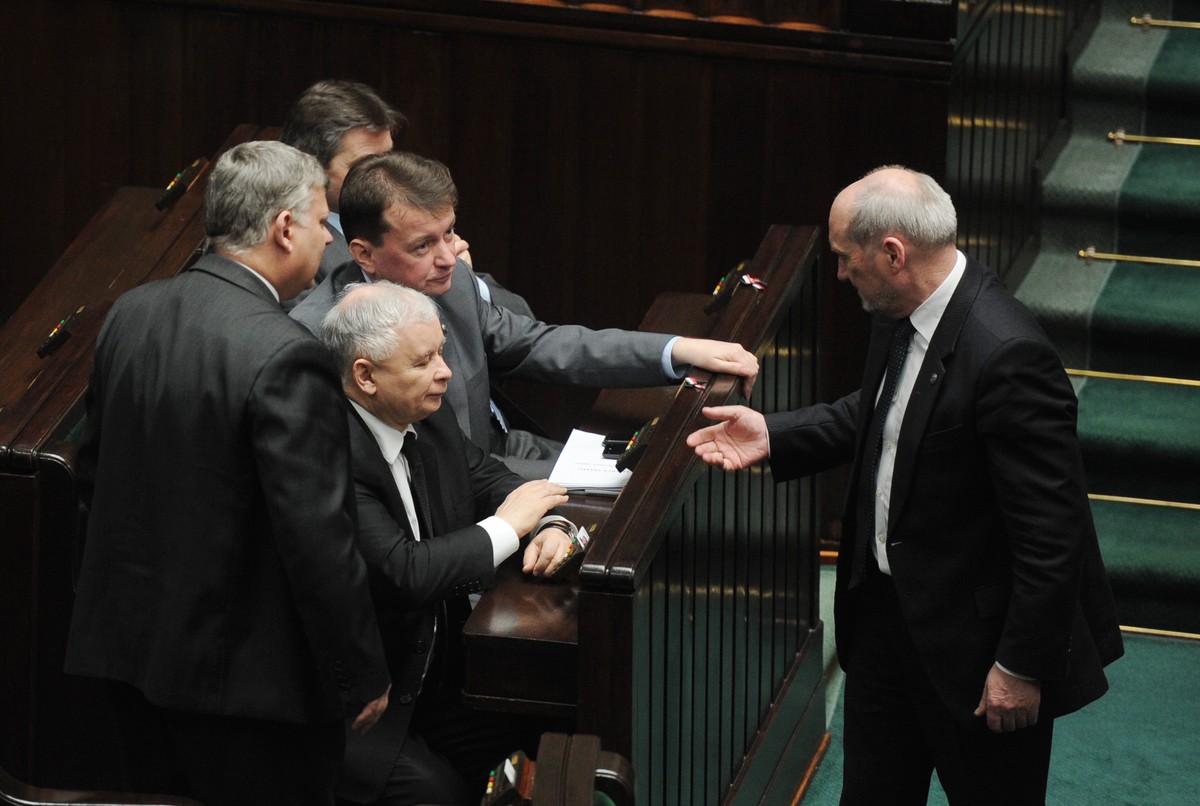 Antoni Macierewicz oskarża prokuraturę o szerzenie propagandy i zarzuca jej, że nie przedstawiła rzetelnych dowodów