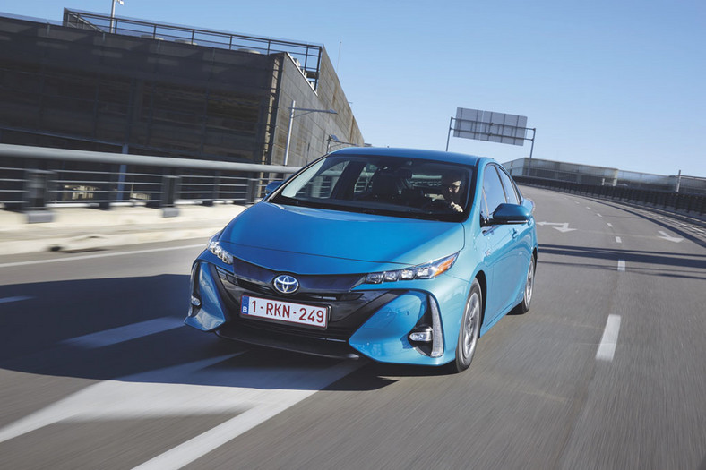 Toyota Prius Plug-in Hybrid - hybryda 2.0