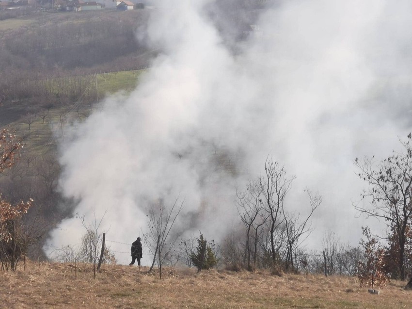 Požar u ataru sela Miokovci kod Čačka