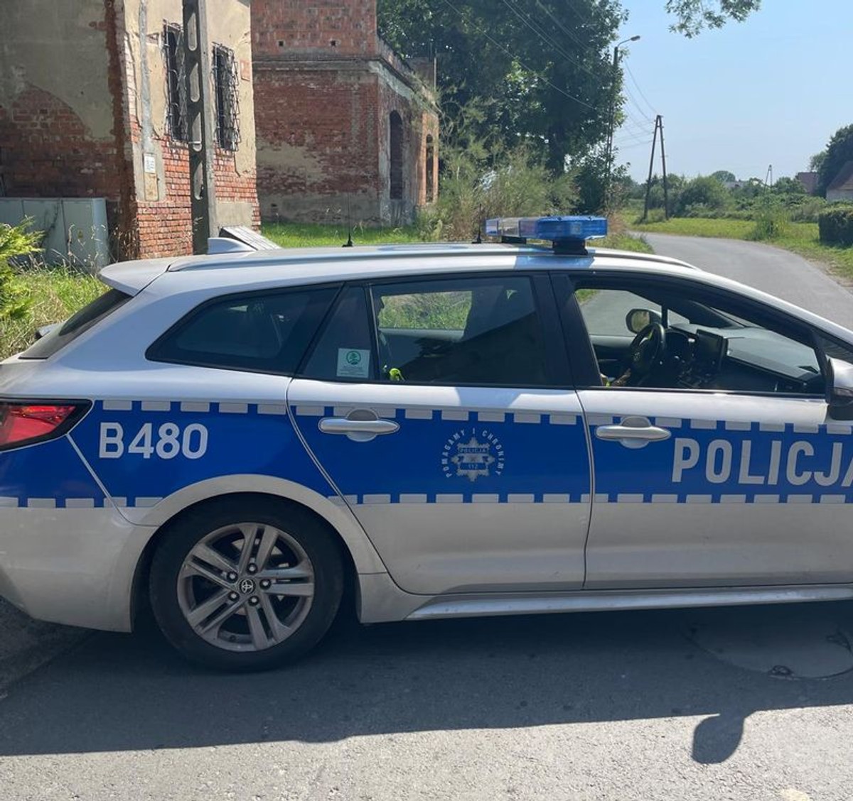 Awantura domowa w długi weekend zakończyła się interwencją służb. Agresor zaatakował policjanta