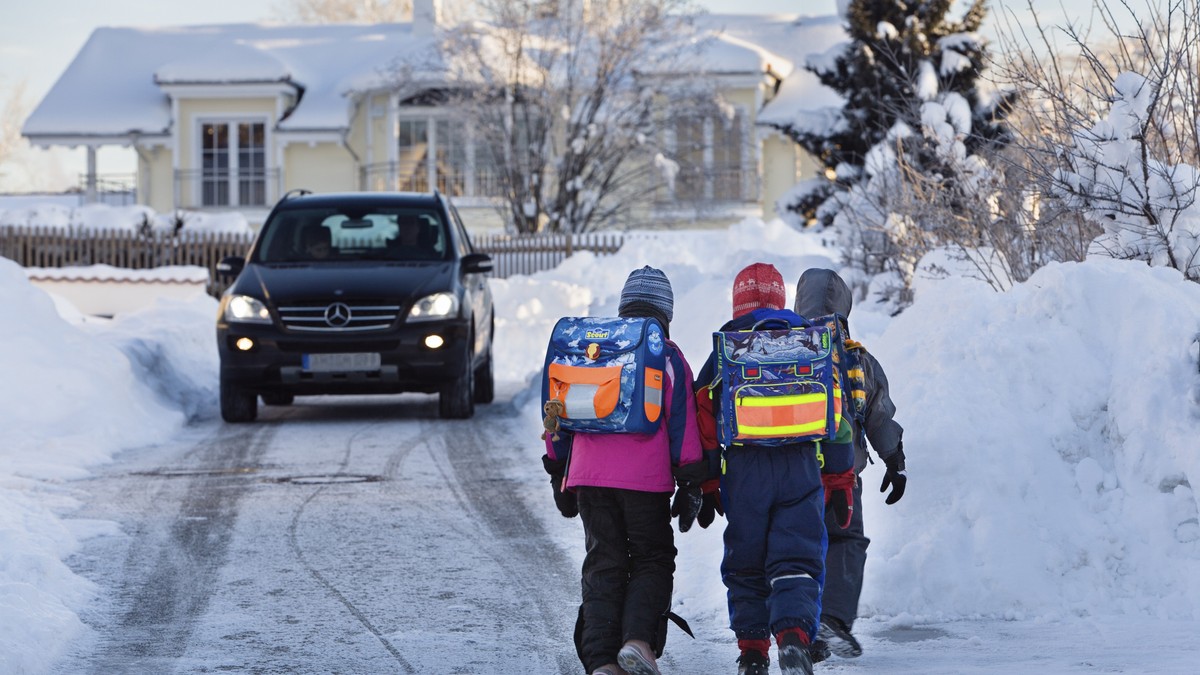 Deca u povratku iz škole - ilustracija