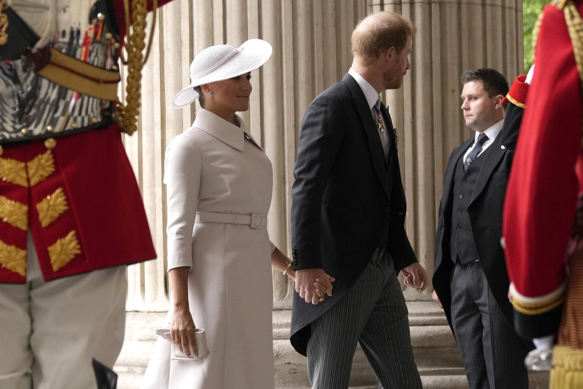 Kráľovská rodina sa stretla na ďakovnej bohoslužbe: Meghan Markle a princ Harry.