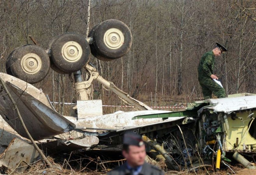 Wrak Tu-154 zardzewieje i nie poznamy prawdy!