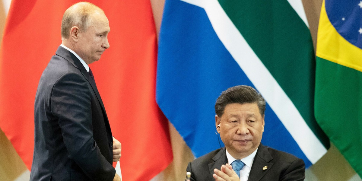 Czy Chiny mogą uratować Rosję przed gospodarczym upadkiem? Na zdjęciu Władimir Putin i chiński przywódca Xi Jinping.