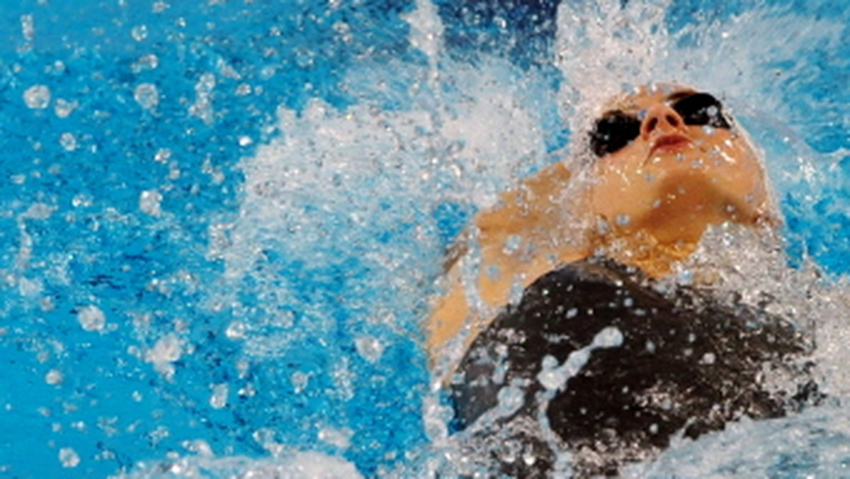 Aleksandra Urbańczyk (Trójka Łódź) awansowała do półfinału na 100 metrów stylem zmiennym kobiet, podczas X Mistrzostw Świata w Pływaniu 2010, które rozgrywane są w Dubaju na krótkim basenie.