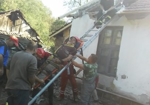 Čovek je beio zaglavljen na 10ak metara od zemlje