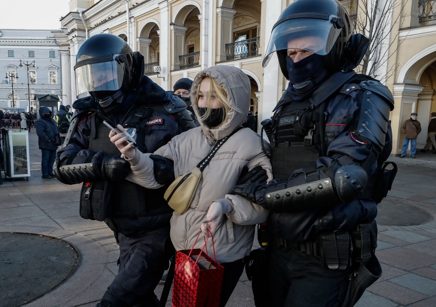 Protest u Sankt Peterburgu zbog napada Rusije na Ukrajinu