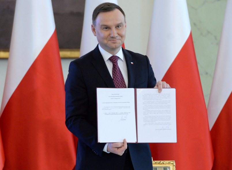 Prezydent Andrzej Duda podpisuje tzw. pierwszą ustawę innowacyjną.