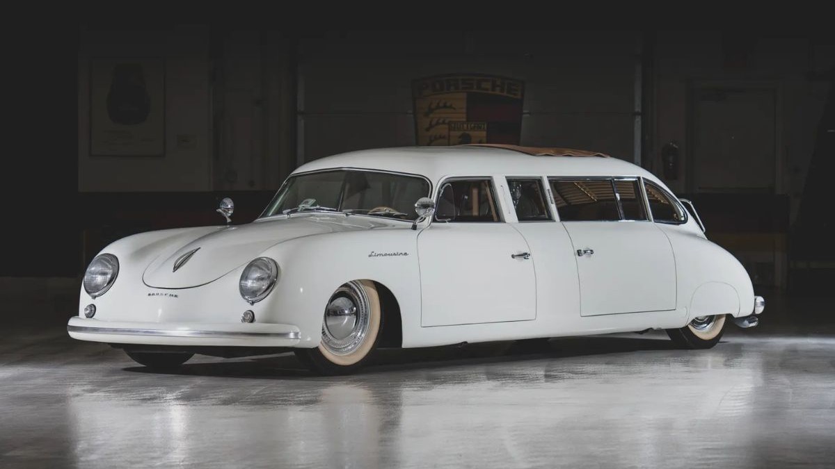 Un Porsche 356 din 1953 a fost transformat în limuzină pentru o nuntă. Mașina unică este din nou scoasă la licitație