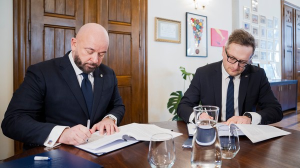 Prezydent Jacek Sutryjk podpisał ważne porozumienie z PKP. W budżecie zarezerwowano na współfinansowanie inwestycji kolejowych dziesiątki milionów złotych