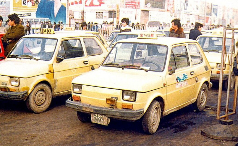 Fiaty 126p w wersji TAXI w mieście Wengzhou