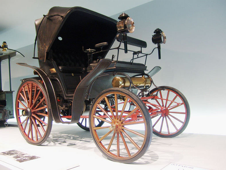 Mercedes-Benz Muzeum: 120 lat historii na 9 piętrach - 1. część (galeria)