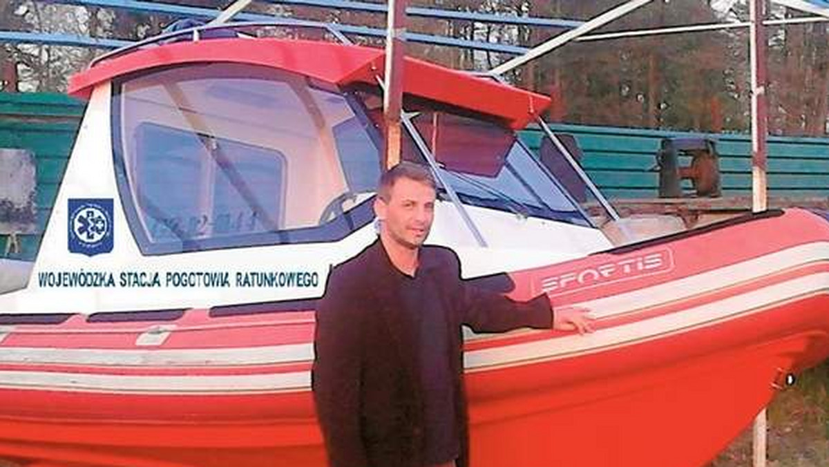 Nowoczesna łódź może szybko dotrzeć do licznych zatoczek Jeziora Solińskiego. Załoga karetki będzie w gotowości przez całą dobę. Za dyżury wodnej karetki będzie płacił Narodowy Fundusz Zdrowia. - informują Nowiny24.
