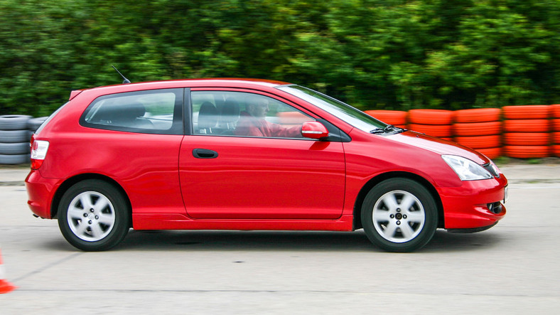 4. Honda Civic VII (2000-05) - 8500 zł za auto z 2003 r. 