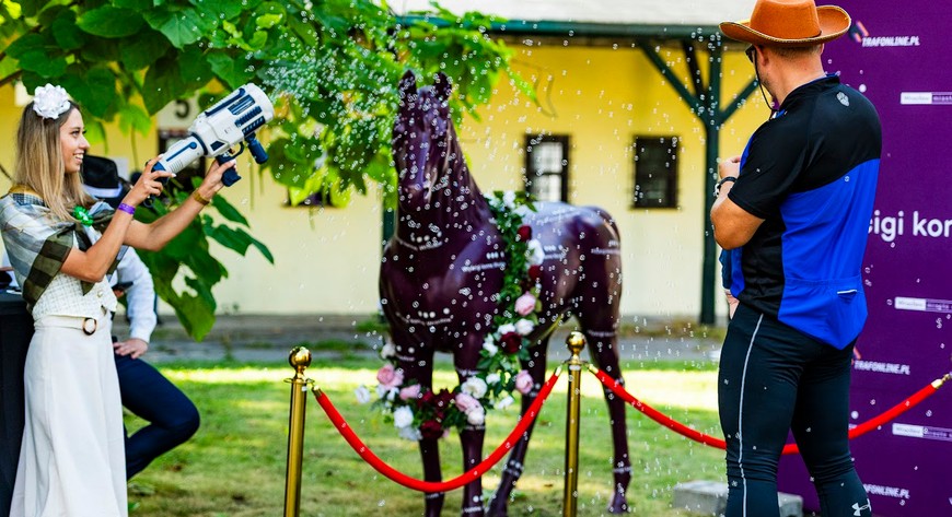 Gdzie lepiej mogą się integrować studenci, jak nie na zielonym terenie Partynic...