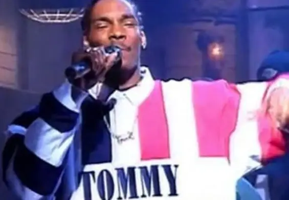 Tommy Hilfiger przywraca modele, w których chodziły ikony lat 90. Bluza Snoop Dogga już do kupienia