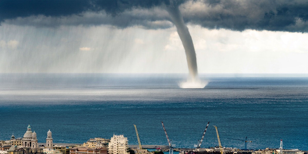 Tornado u wybrzeży Geniu we Włoszech