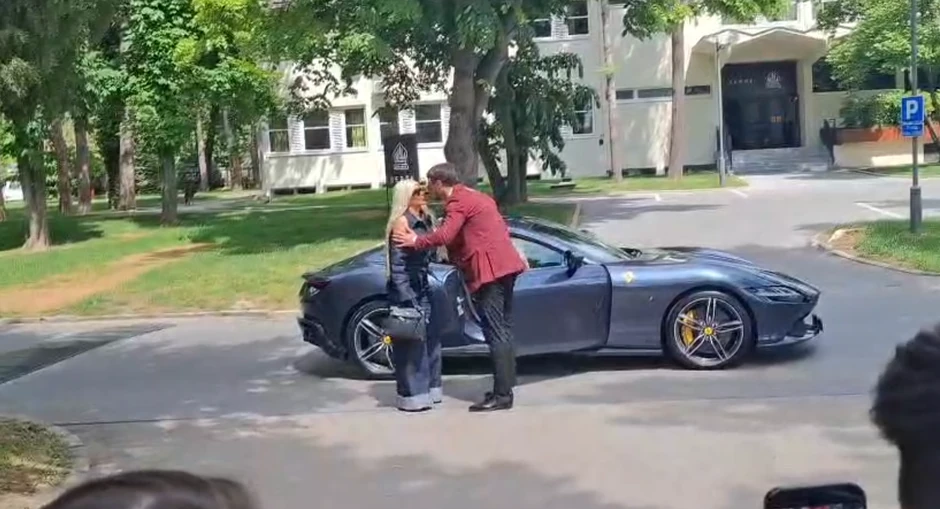 Dara Bubamara se ljubi sa dečkom