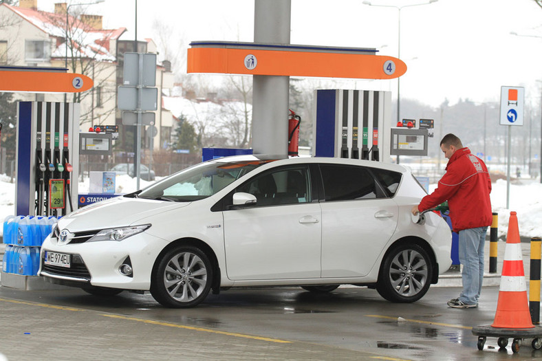 Diesel, benzyna czy hybryda - który napęd warto wybrać?