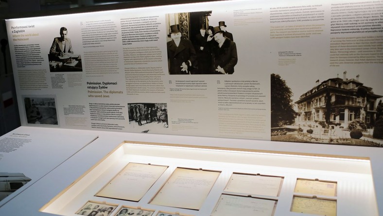 Prezentacja znaczka i folderu Poczty Polskiej "Grupa Ładosia"