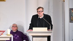 olaf lubaszenko przejmująco pożegnał swojego ojca. o to poprosił żałobników