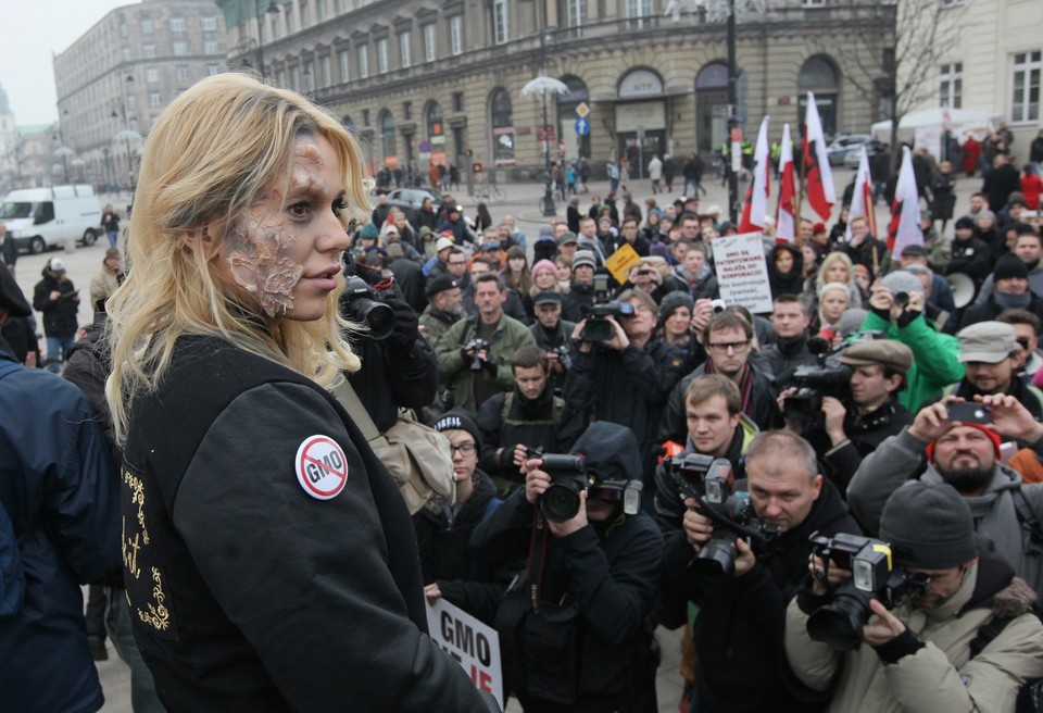 Doda przed Palacem Prezydenckim. "Nie!" dla GMO