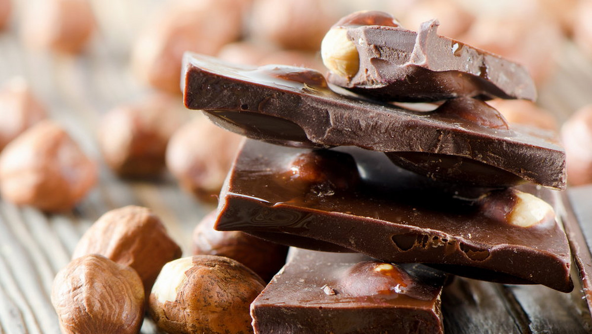 Według danych Euromonitora to Szwajcarzy wydają najwięcej na czekoladę, w przeliczeniu per capita. Nie powinno to dziwić, skoro oficjalna strona turystyczna w tym kraju zachęca gości do czekoladowych kąpieli. Statystyczny Szwajcar miałby rocznie przeznaczać na czekoladę 237,7 dol.