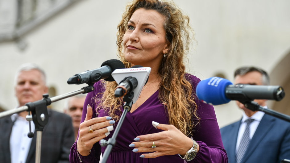 Monika Pawłowska poinformowała, że zdecydowała się przyjąć mandat po Mariuszu Kamińskim