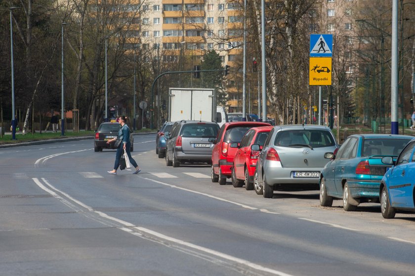 Przy przejściu nie wolno parkować