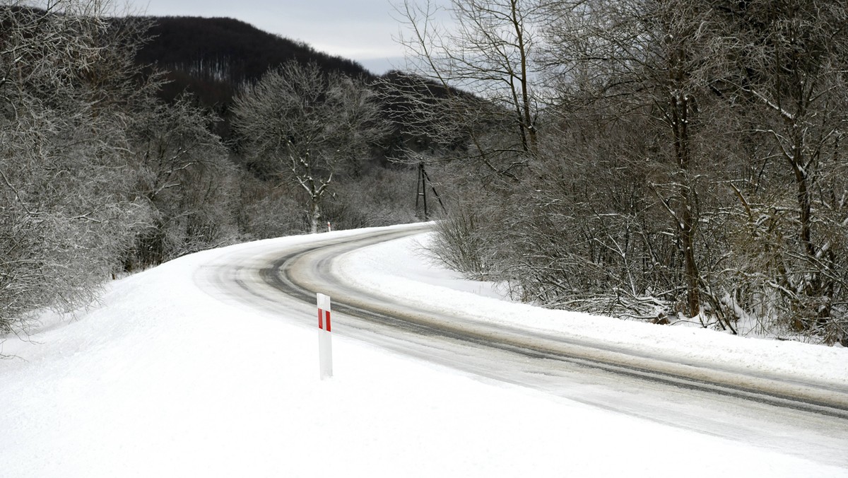 Bieszczady. Zagrożenie lawinowe pierwszego stopnia. Trudne warunki turystyczne