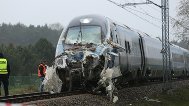 Zderzenie pendolino z ciężarówką. Pociągi wracają na trasę pod Ozimkiem