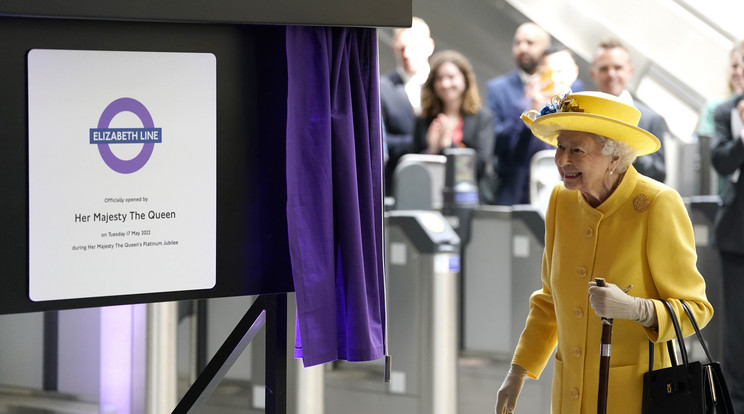 Napsugárba öltözött a királynő az eseményre / Fotó: GettyImages