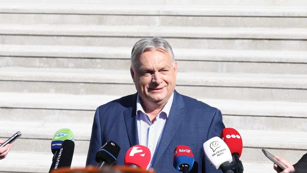 Nyilvánosságra hozták az szja-bevallásokat: ennyi pénzt kereshetett tavaly Orbán Viktor – A minisztereinek is van mit a tejbe aprítani