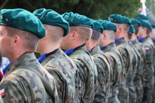 Podwyżki stawek uposażenia zasadniczego żołnierzy niebędących żołnierzami zawodowymi. Pojawił się projekt rozporządzenia zakładający podwyżki