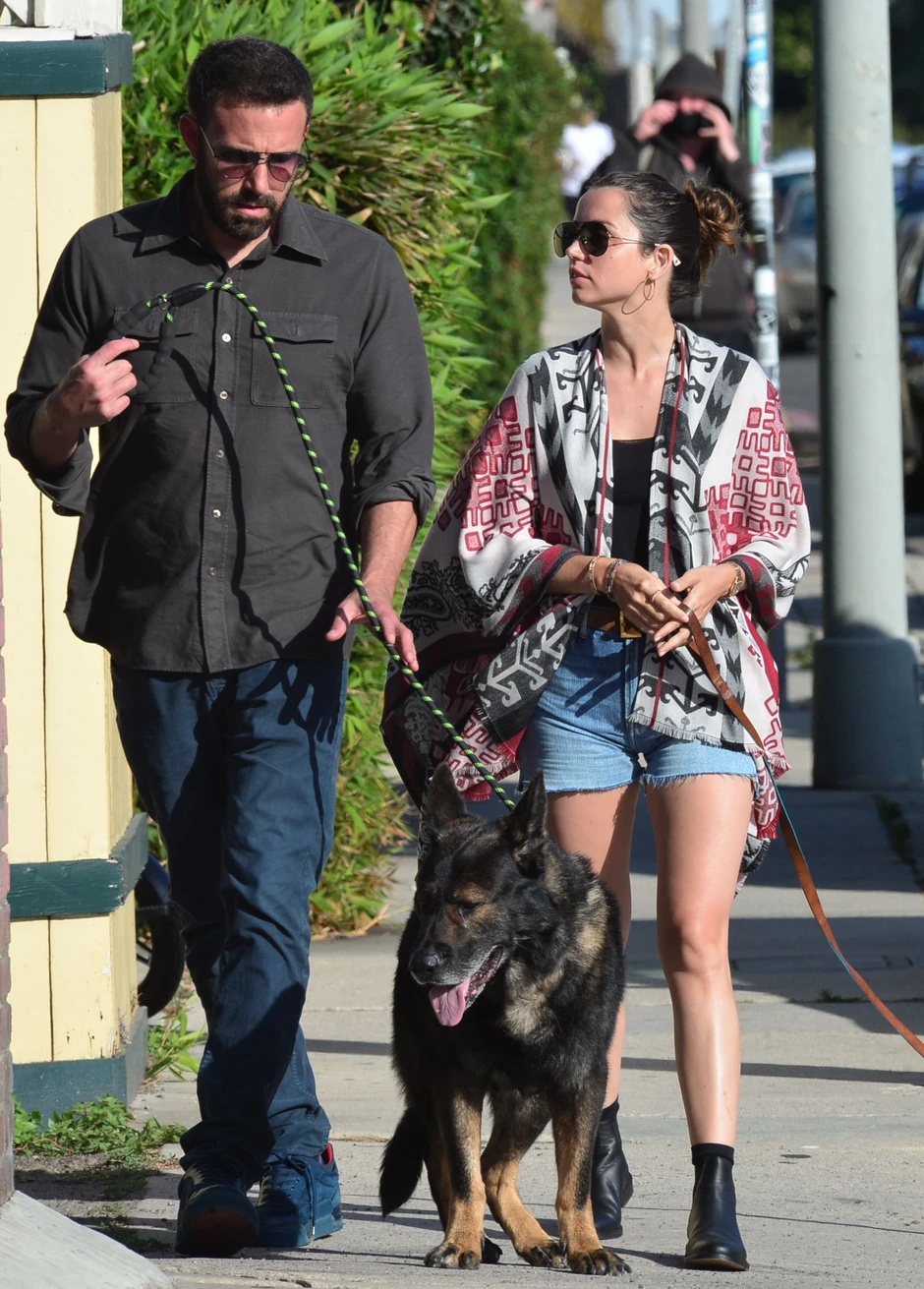 Ben Aflek sa novom devojkom